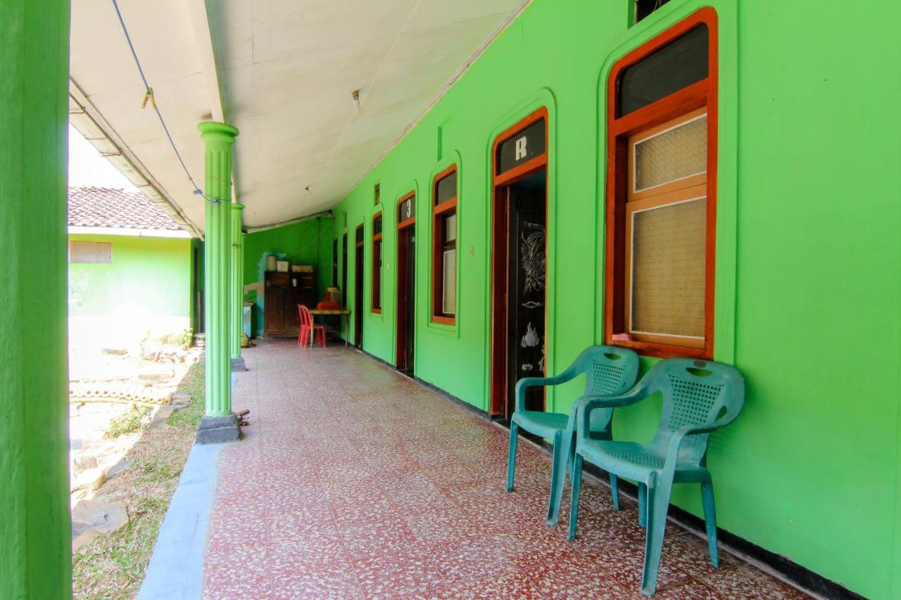 Losmen Melati Hotel Bantul Exterior foto